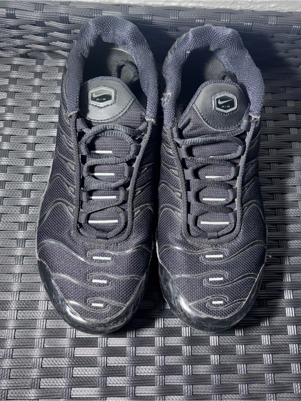 Nike Air Max Plus Size 6.5 Y Black Athletic Sneakers